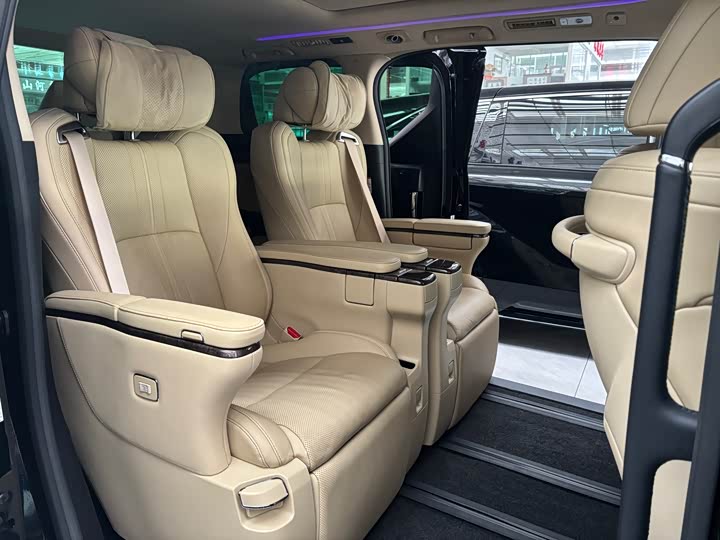 Фото 8 - Toyota Alphard