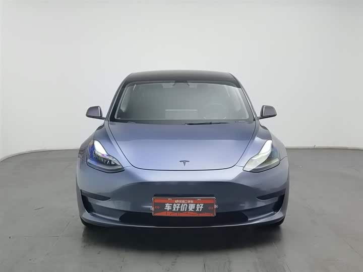 Фото 3 - Tesla Model 3