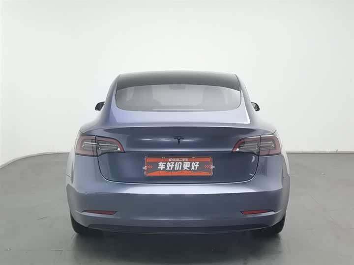 Фото 4 - Tesla Model 3