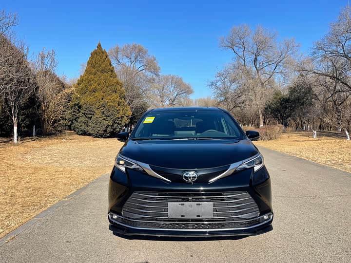 Фото 2 - Toyota Sienna