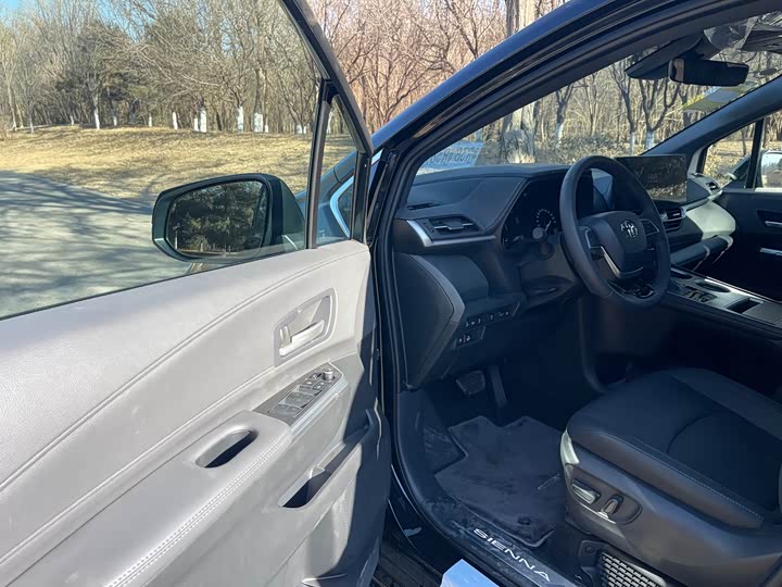 Фото 5 - Toyota Sienna