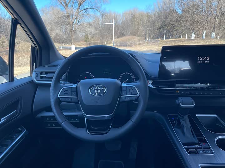 Фото 8 - Toyota Sienna