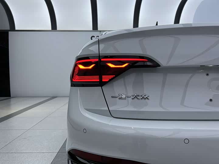 Фото 9 - Volkswagen Sagitar L