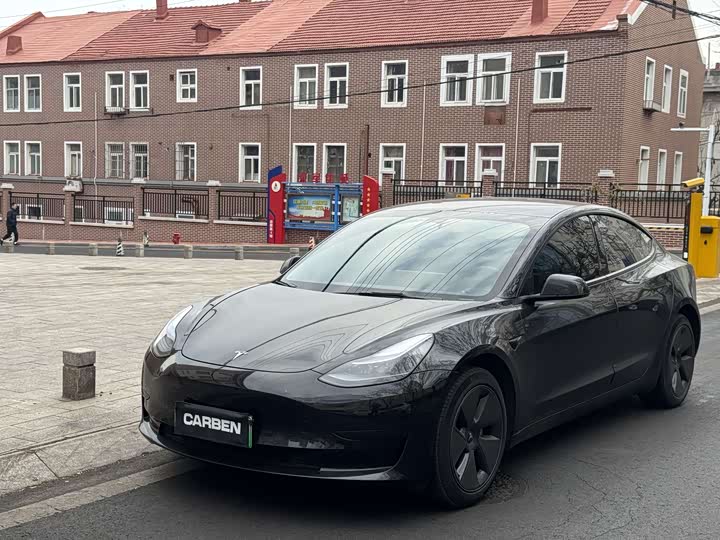 Фото 1 - Tesla Model 3