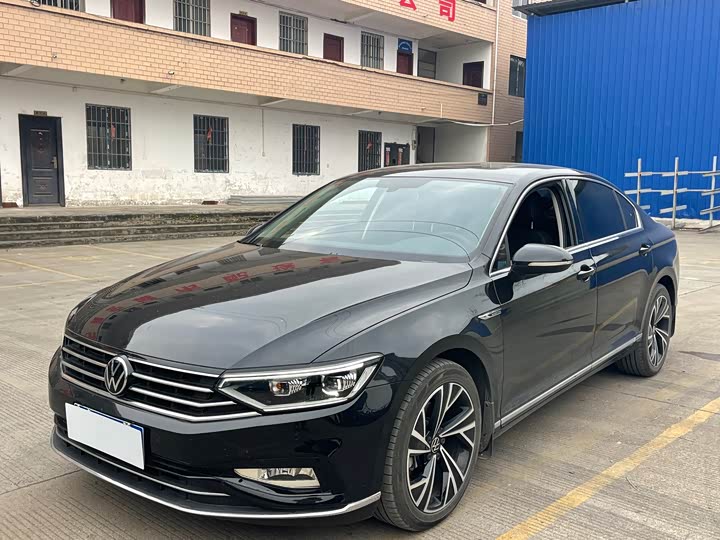 Фото 1 - Volkswagen Magotan