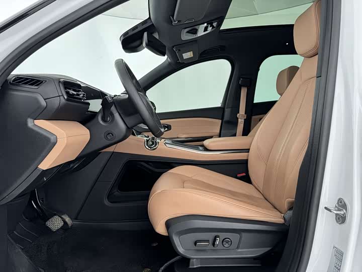 Фото 3 - Nio ES6