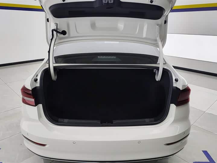 Фото 4 - Volkswagen Lavida