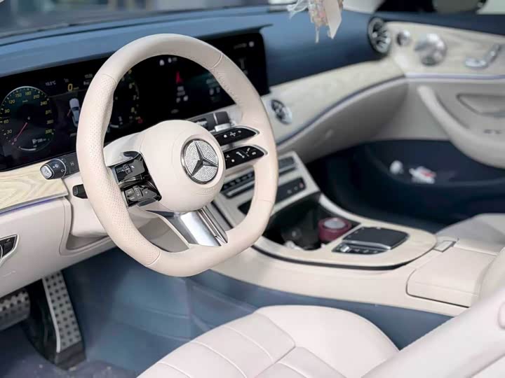 Фото 7 - Mercedes-Benz E-Class
