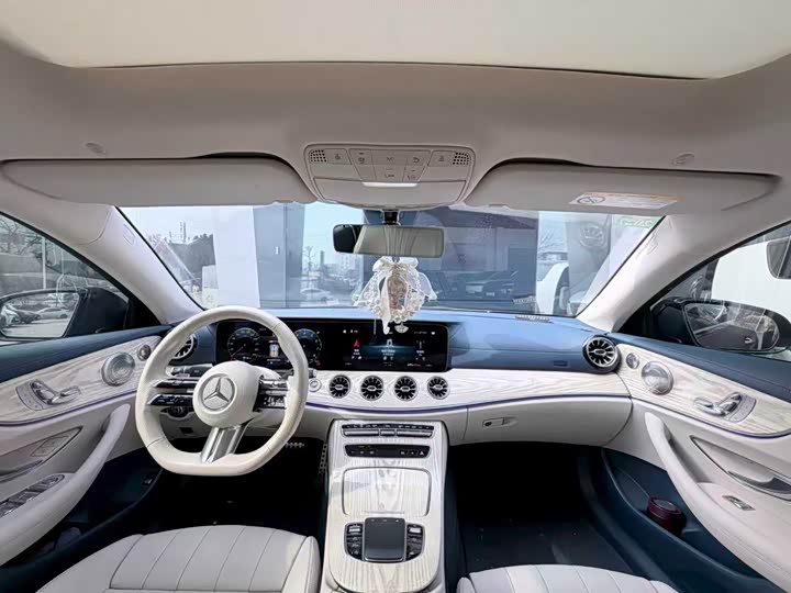 Фото 9 - Mercedes-Benz E-Class