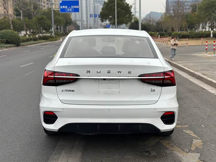 Фото 5 - Roewe i5