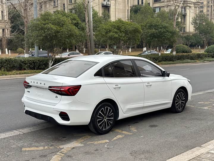 Фото 6 - Roewe i5