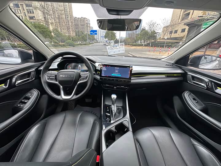 Фото 9 - Roewe i5