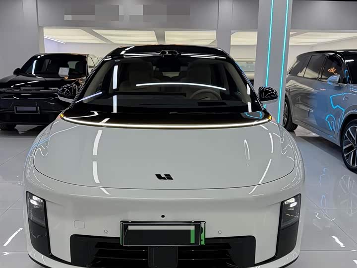 Фото 1 - LiXiang i8