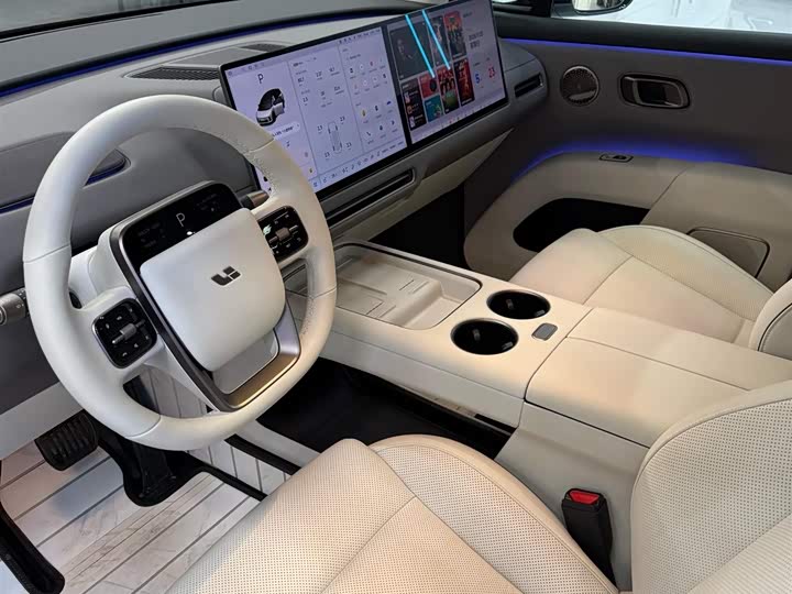 Фото 2 - LiXiang i8