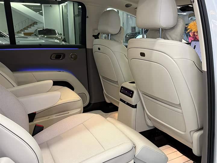 Фото 3 - LiXiang i8