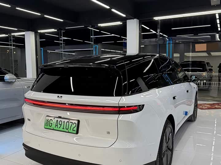 Фото 8 - LiXiang i8