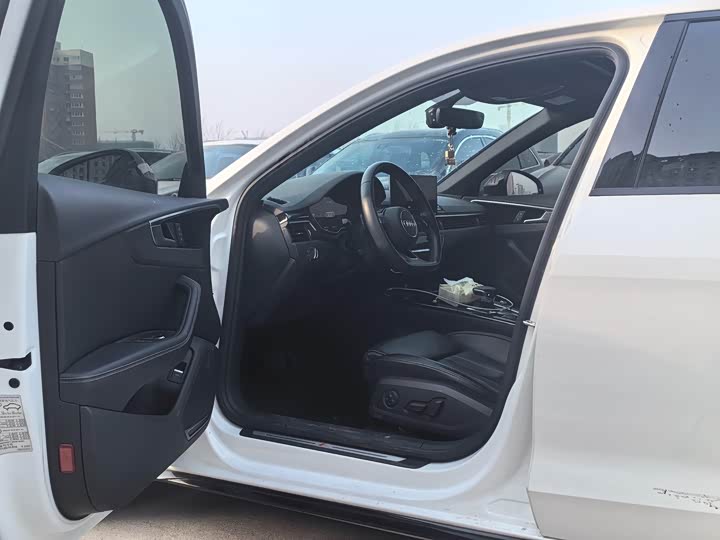 Фото 3 - Audi A4L