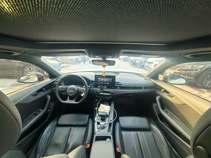 Фото 5 - Audi A4L