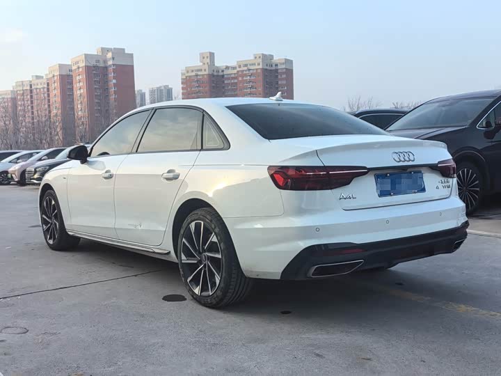 Фото 6 - Audi A4L