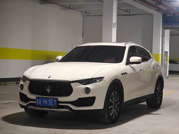 Фото 1 - Maserati Levante