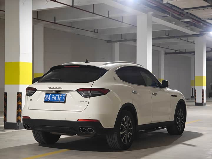 Фото 4 - Maserati Levante