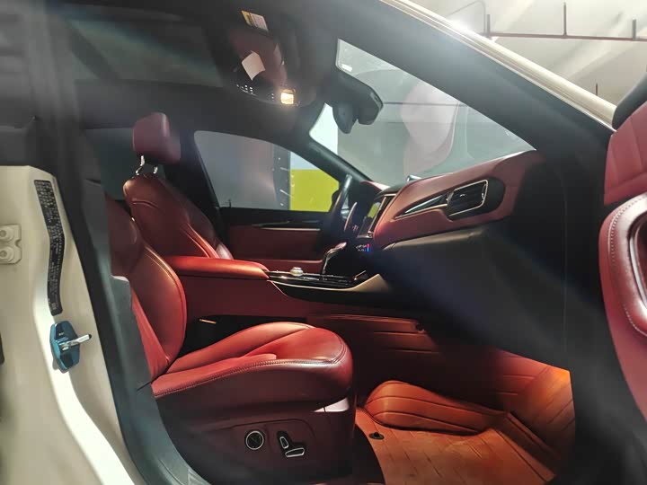 Фото 7 - Maserati Levante