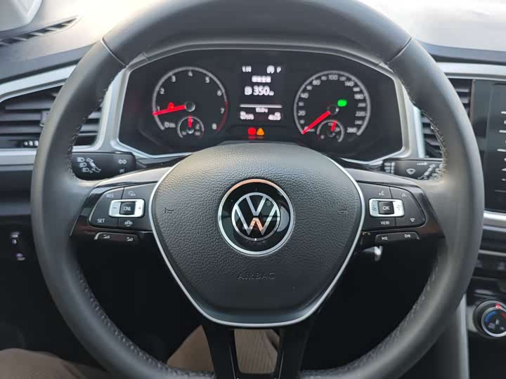 Фото 5 - Volkswagen T-Roc