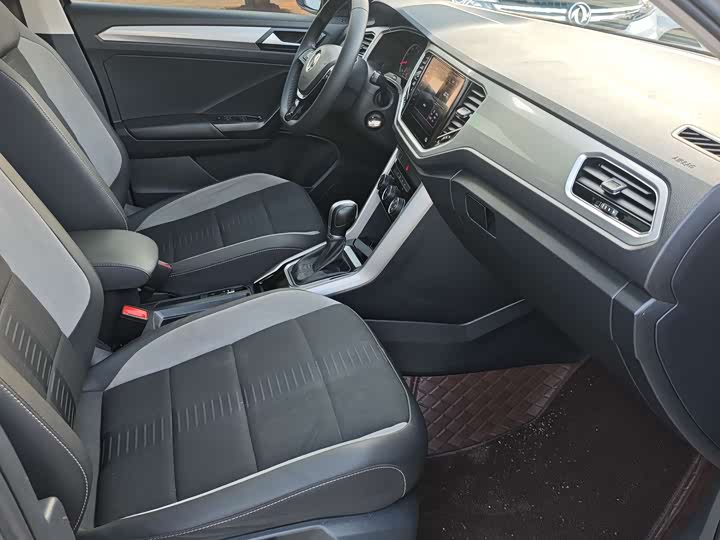 Фото 8 - Volkswagen T-Roc