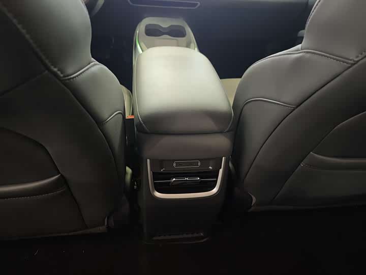 Фото 6 - XPeng Mona M03