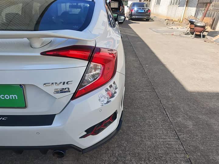 Фото 8 - Honda Civic