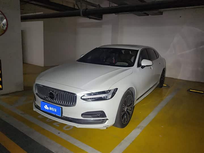 Фото 1 - Volvo S90