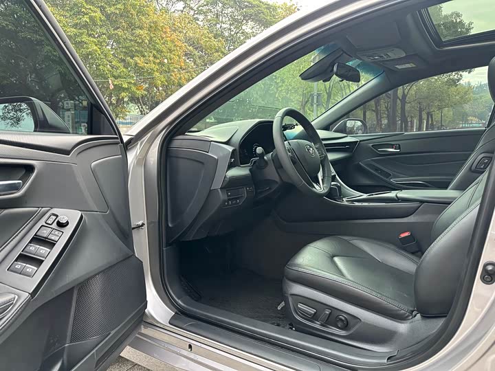 Фото 4 - Toyota Avalon