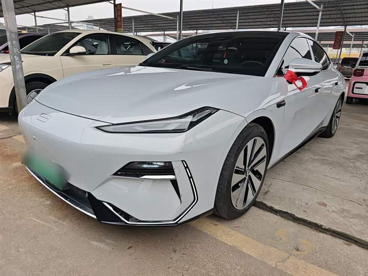 Фото 2 - Geely Galaxy E8