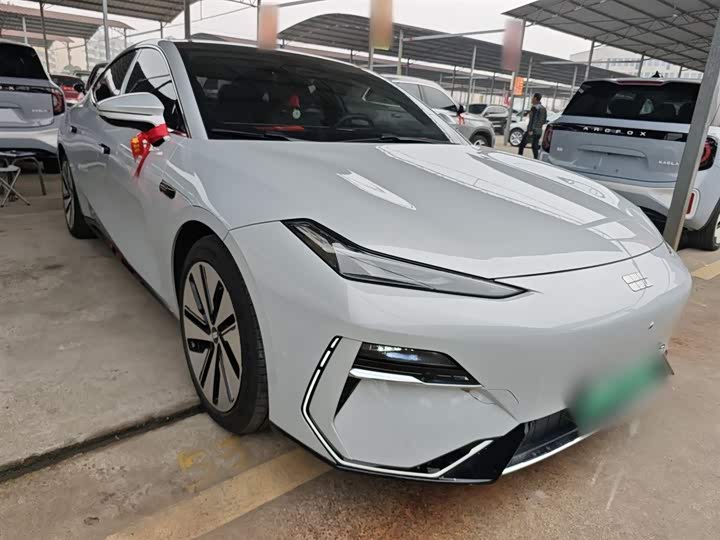 Фото 4 - Geely Galaxy E8