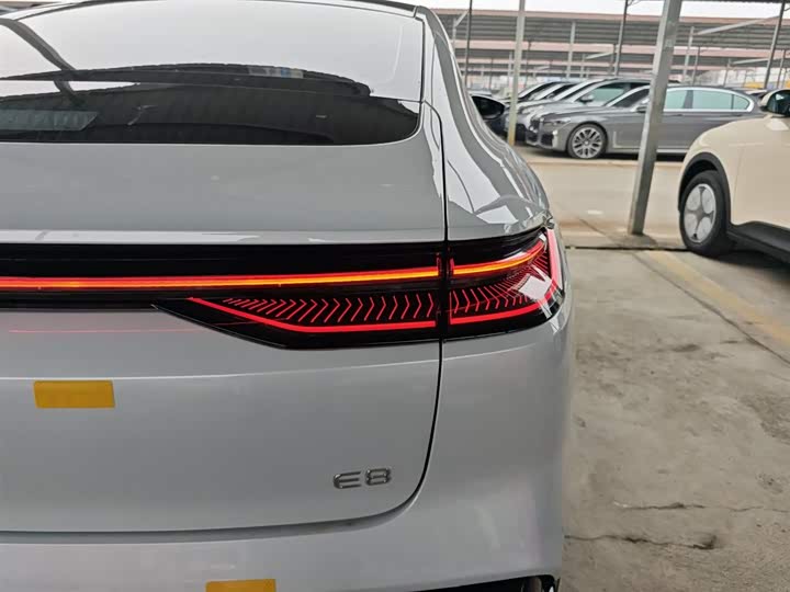 Фото 8 - Geely Galaxy E8