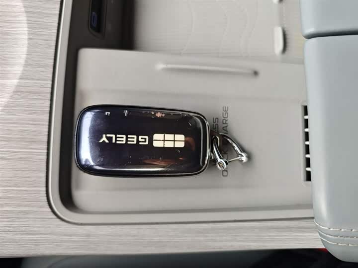 Фото 9 - Geely Galaxy E8