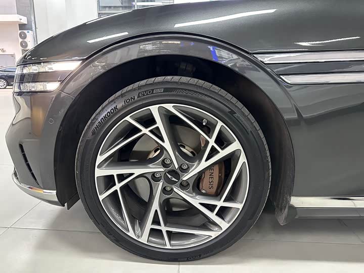 Фото 5 - Genesis G90