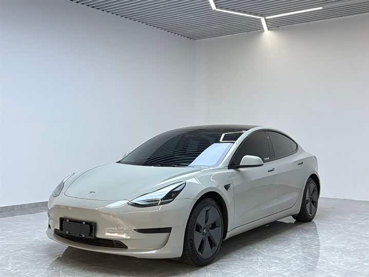 Фото 1 - Tesla Model 3