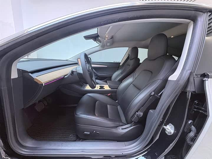 Фото 4 - Tesla Model 3