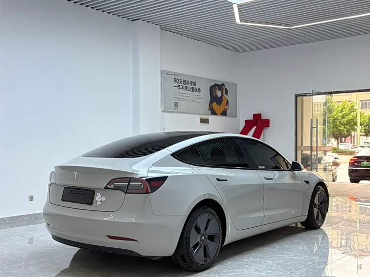 Фото 9 - Tesla Model 3