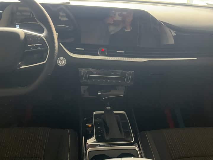 Фото 7 - Bestune B70