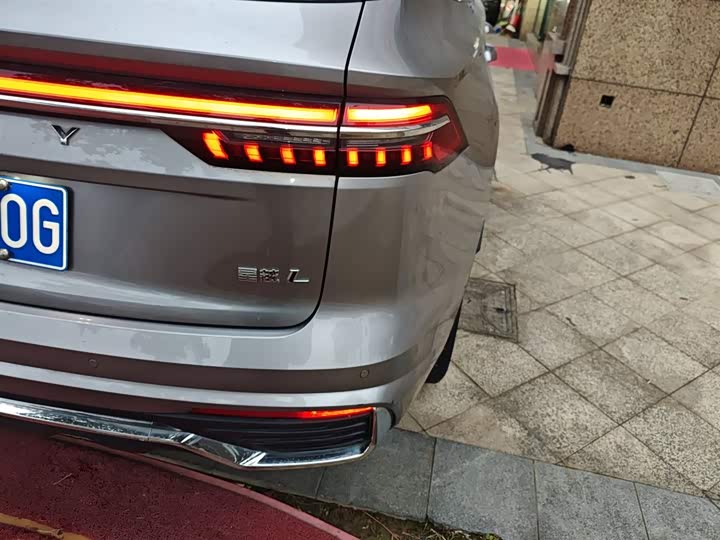 Фото 8 - Geely Monjaro