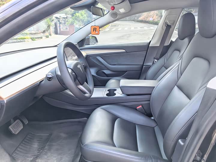 Фото 4 - Tesla Model 3