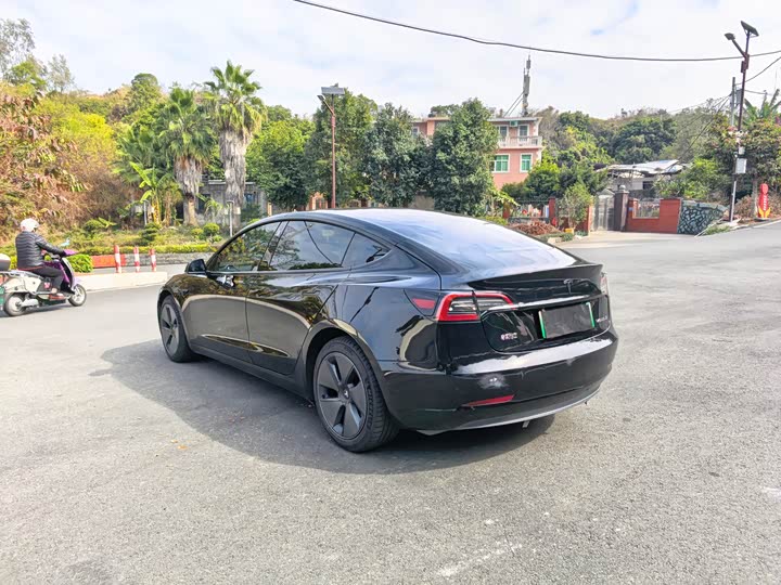 Фото 9 - Tesla Model 3