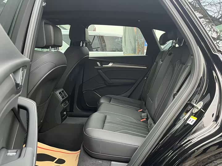 Фото 9 - Audi Q5L