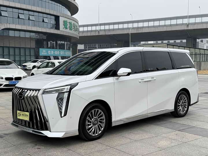 Фото 1 - GAC Trumpchi M8