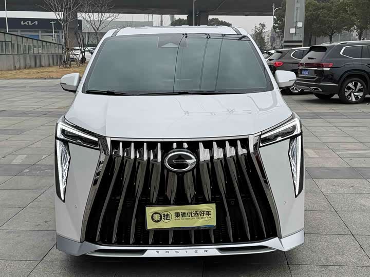 Фото 2 - GAC Trumpchi M8