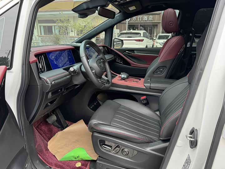 Фото 4 - GAC Trumpchi M8