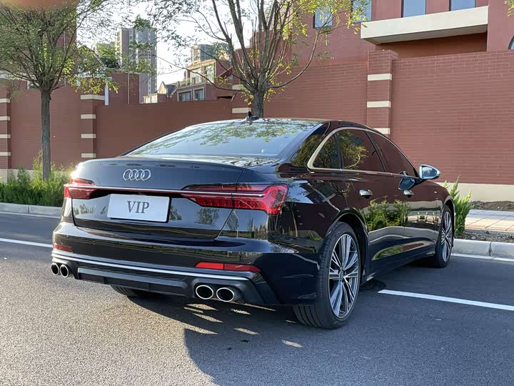 Фото 4 - Audi A6L