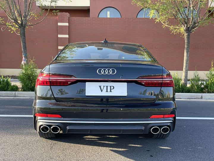 Фото 5 - Audi A6L